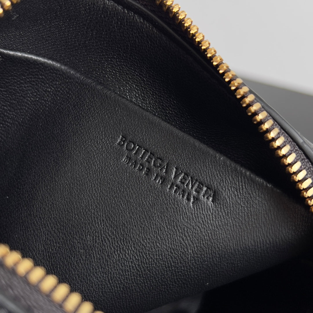 Bottega Veneta 794258 Black Pouch Bag Edition 7 - detail image 7