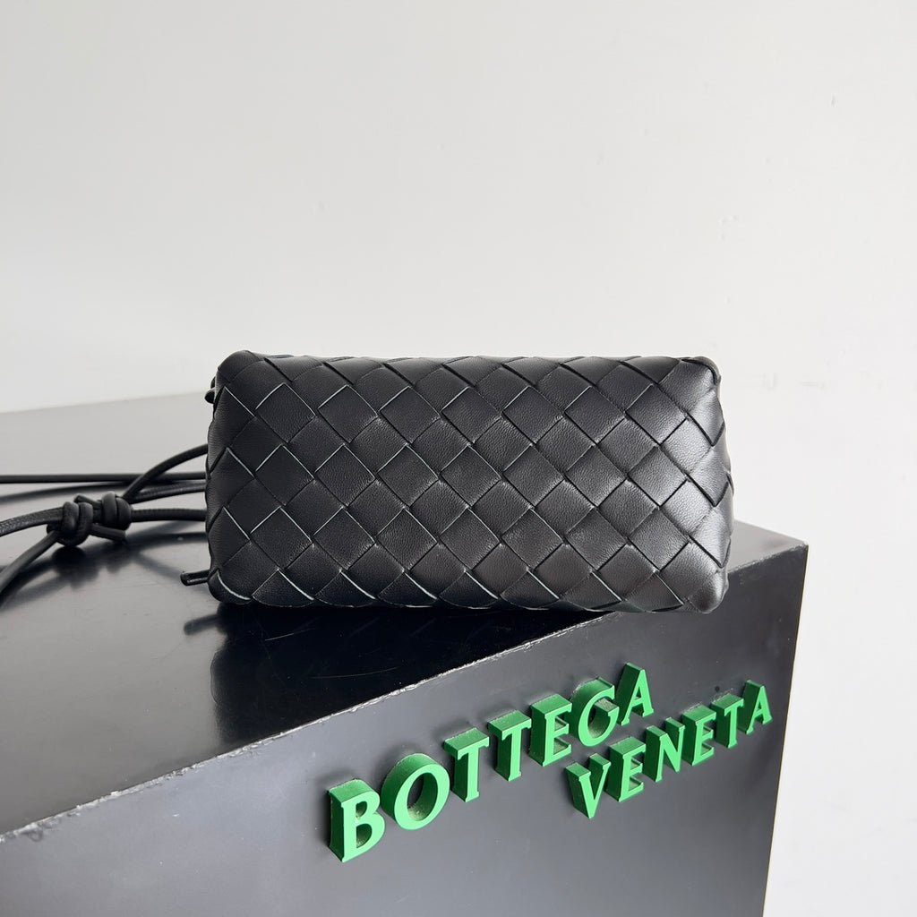 Bottega Veneta 794258 Black Pouch Bag Edition 7 - detail image 3