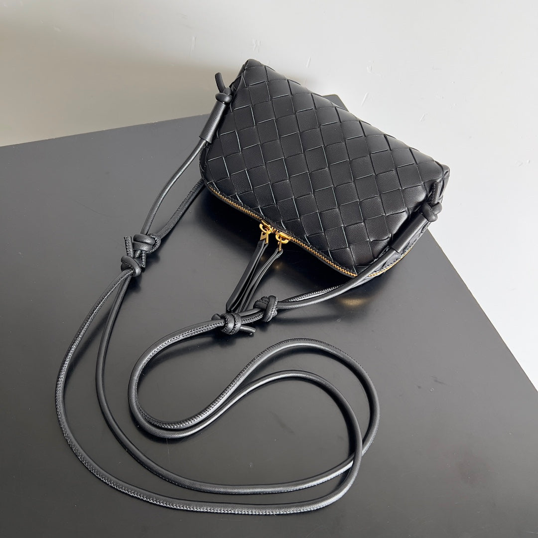 Bottega Veneta 794258 Black Pouch Bag Edition 7 - detail image 6
