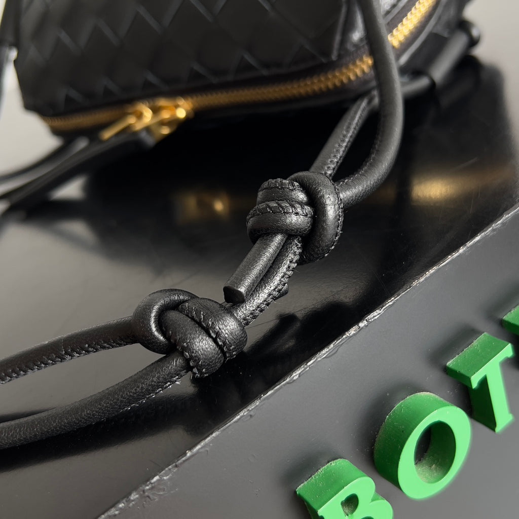 Bottega Veneta 794258 Black Pouch Bag Edition 7 - detail image 5