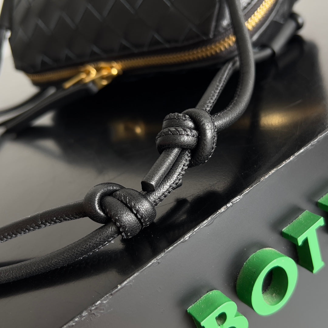 Bottega Veneta 794258 Black Pouch Bag Edition 7 - detail image 5