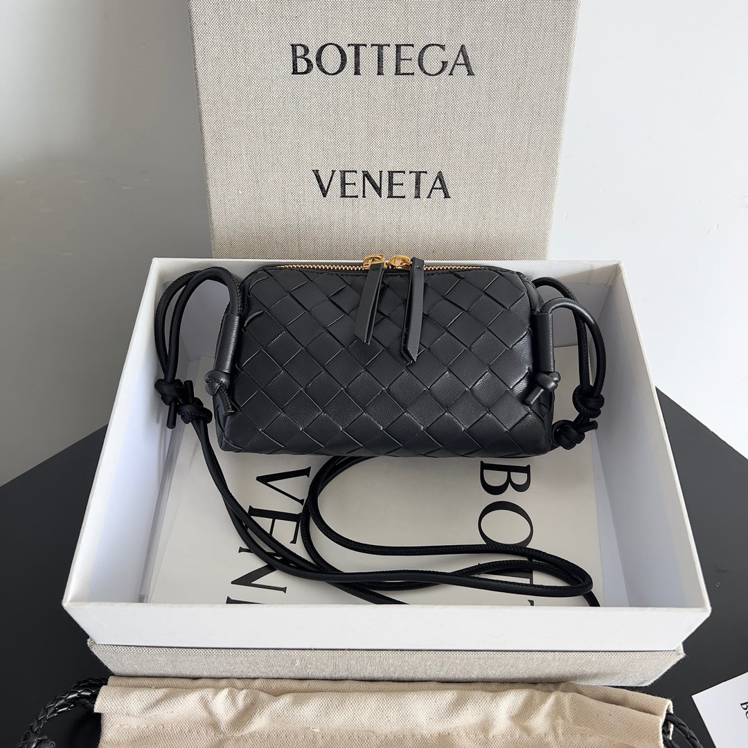 Bottega Veneta Black Designer Handbag Edition 1019