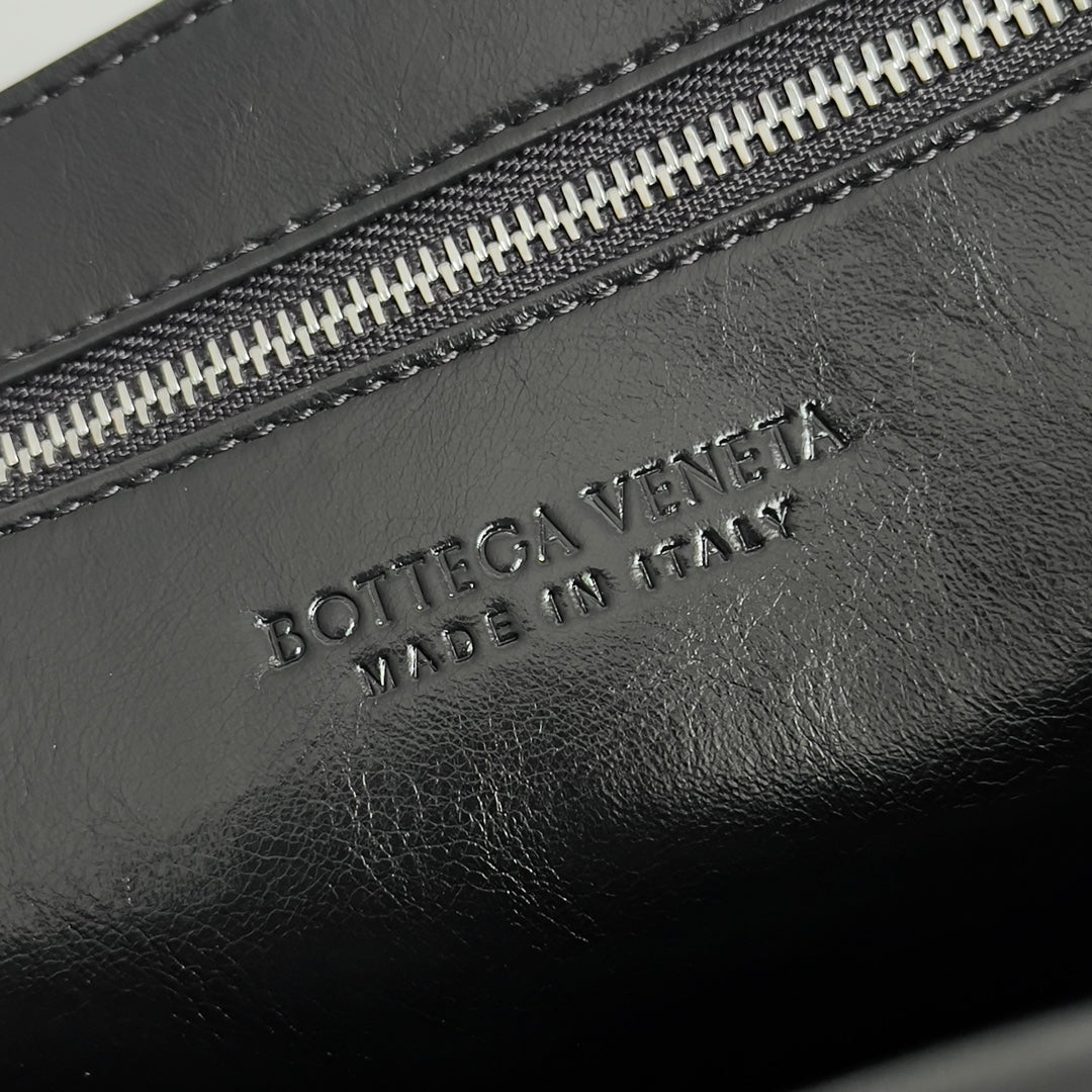 Bottega Veneta 776519 Black Designer Handbag Edition 2 - detail image 7