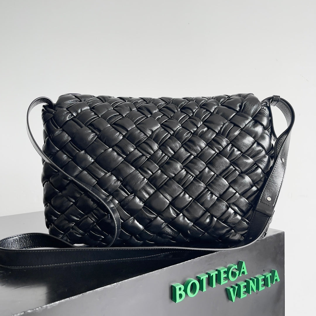 Bottega Veneta 776519 Black Designer Handbag Edition 2 - detail image 3