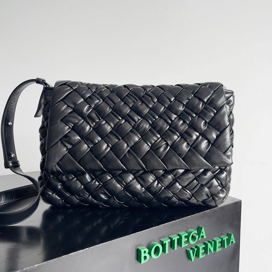 Bottega Veneta 776519 Black Designer Handbag Edition 2