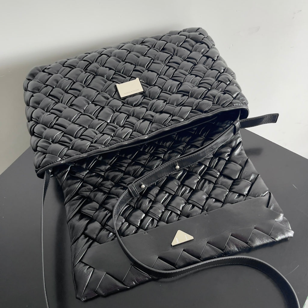 Bottega Veneta 776519 Black Designer Handbag Edition 2 - detail image 6