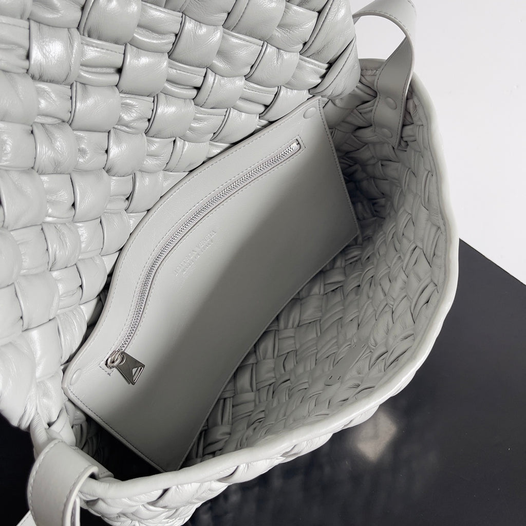 Bottega Veneta 776519 Black Designer Handbag Edition 3 - detail image 9
