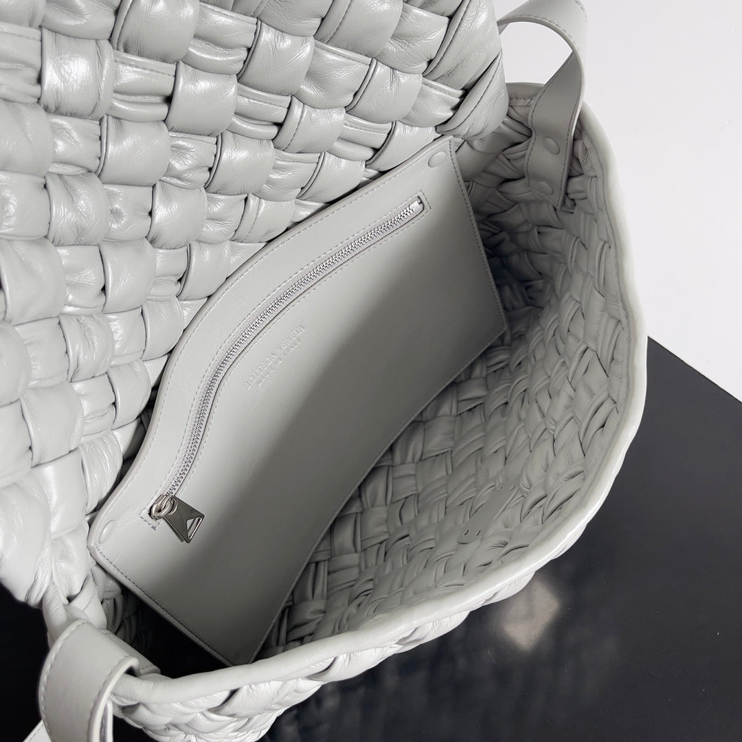 Bottega Veneta 776519 Black Designer Handbag Edition 3 - detail image 9