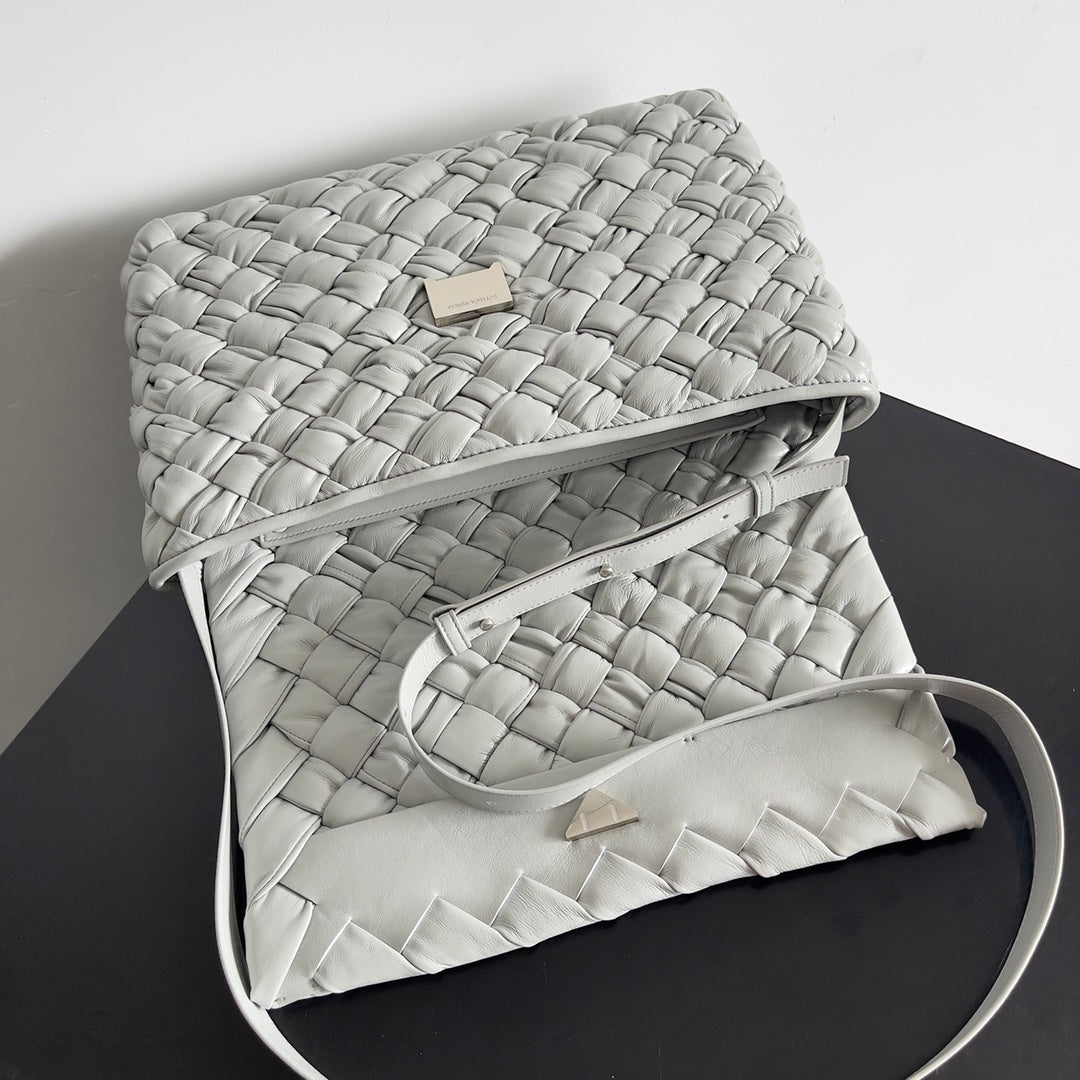 Bottega Veneta 776519 Black Designer Handbag Edition 3 - detail image 6
