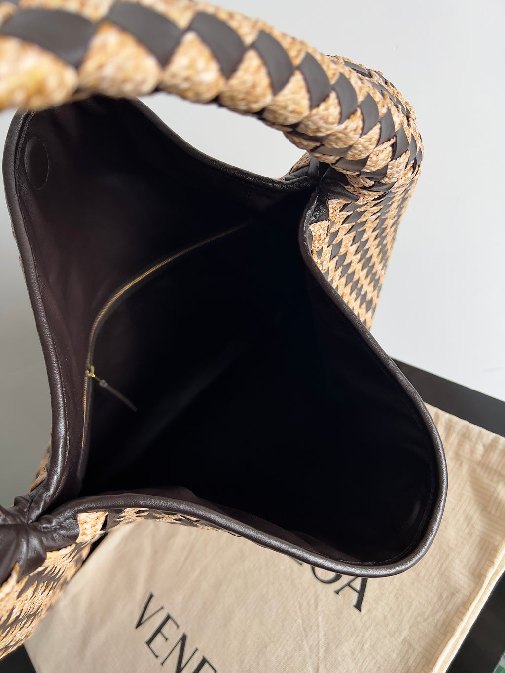 Bottega Veneta Black & Brown Designer Handbag Edition 21 - detail image 9