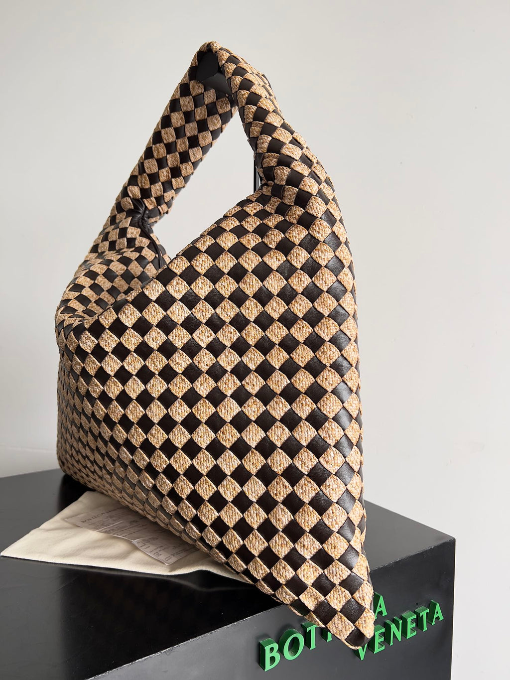 Bottega Veneta Black & Brown Designer Handbag Edition 21 - detail image 3