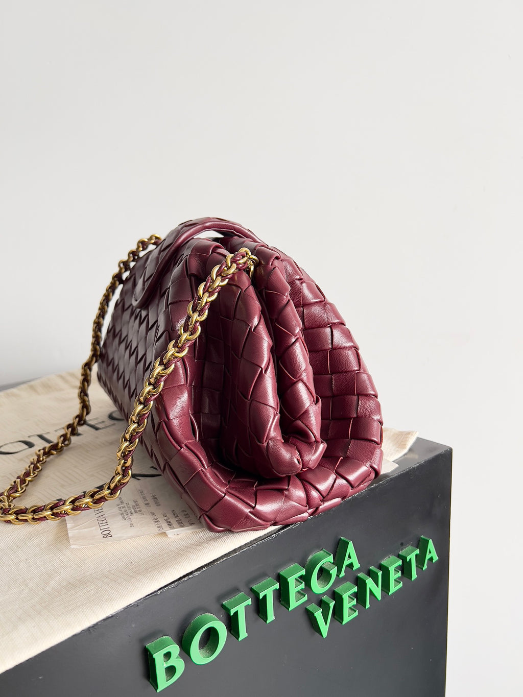 Bottega Veneta Red Designer Handbag Edition 57 - detail image 3