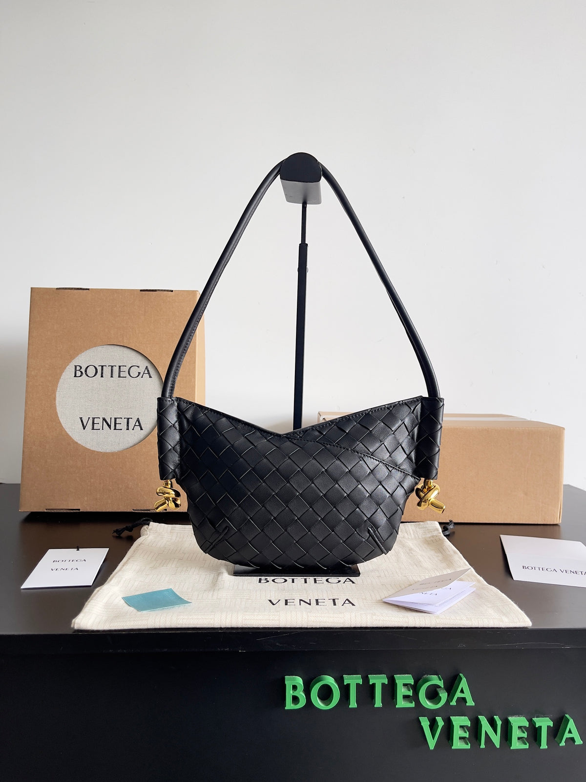 Bottega Veneta Black Designer Handbag Edition 859