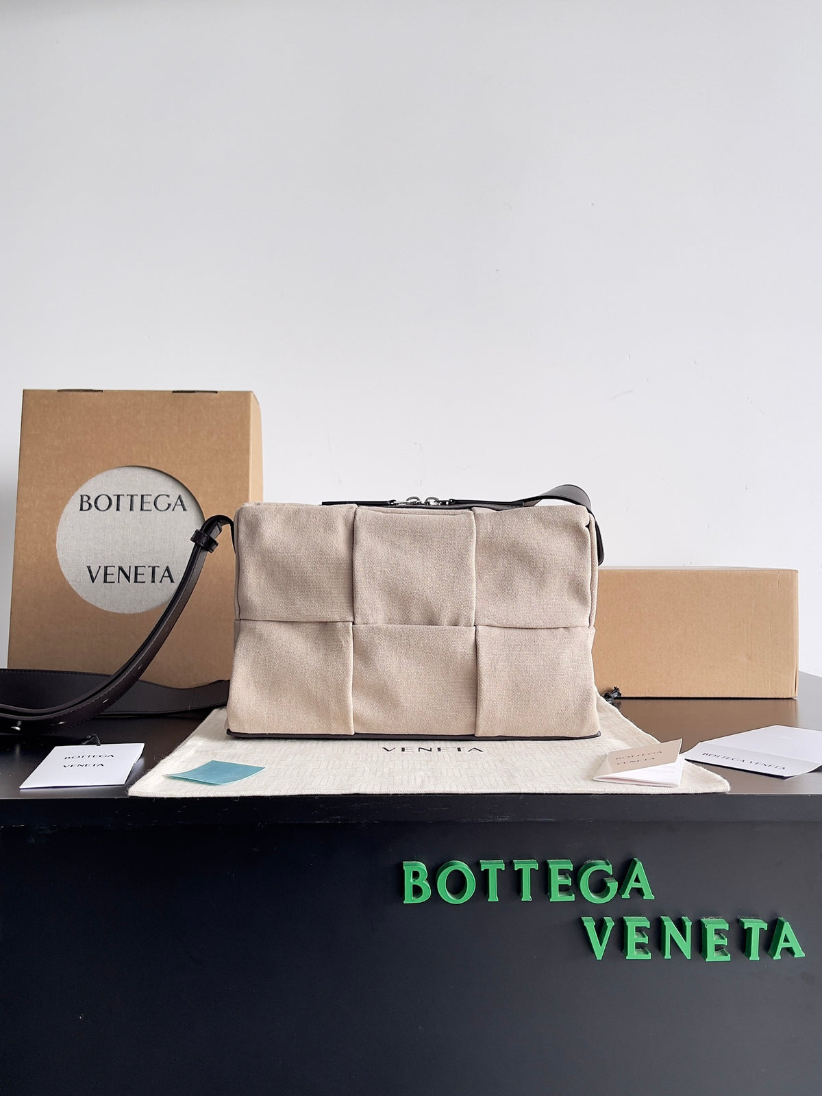 Bottega Veneta Brown Designer Handbag Edition 102