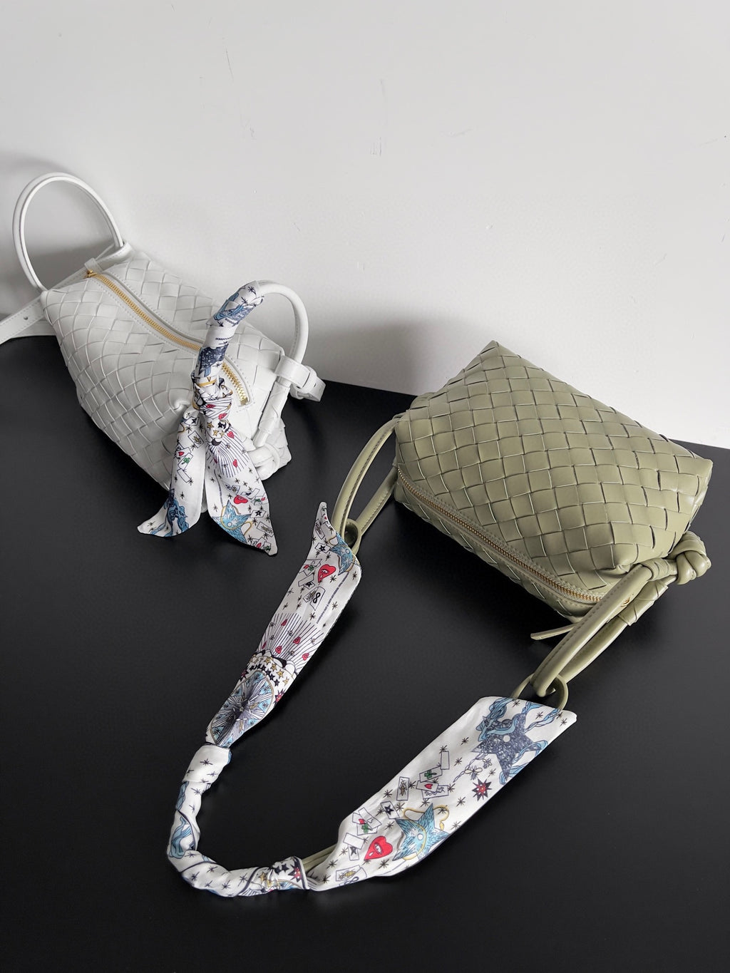Bottega Veneta Black Designer Handbag Edition 841 - detail image 6