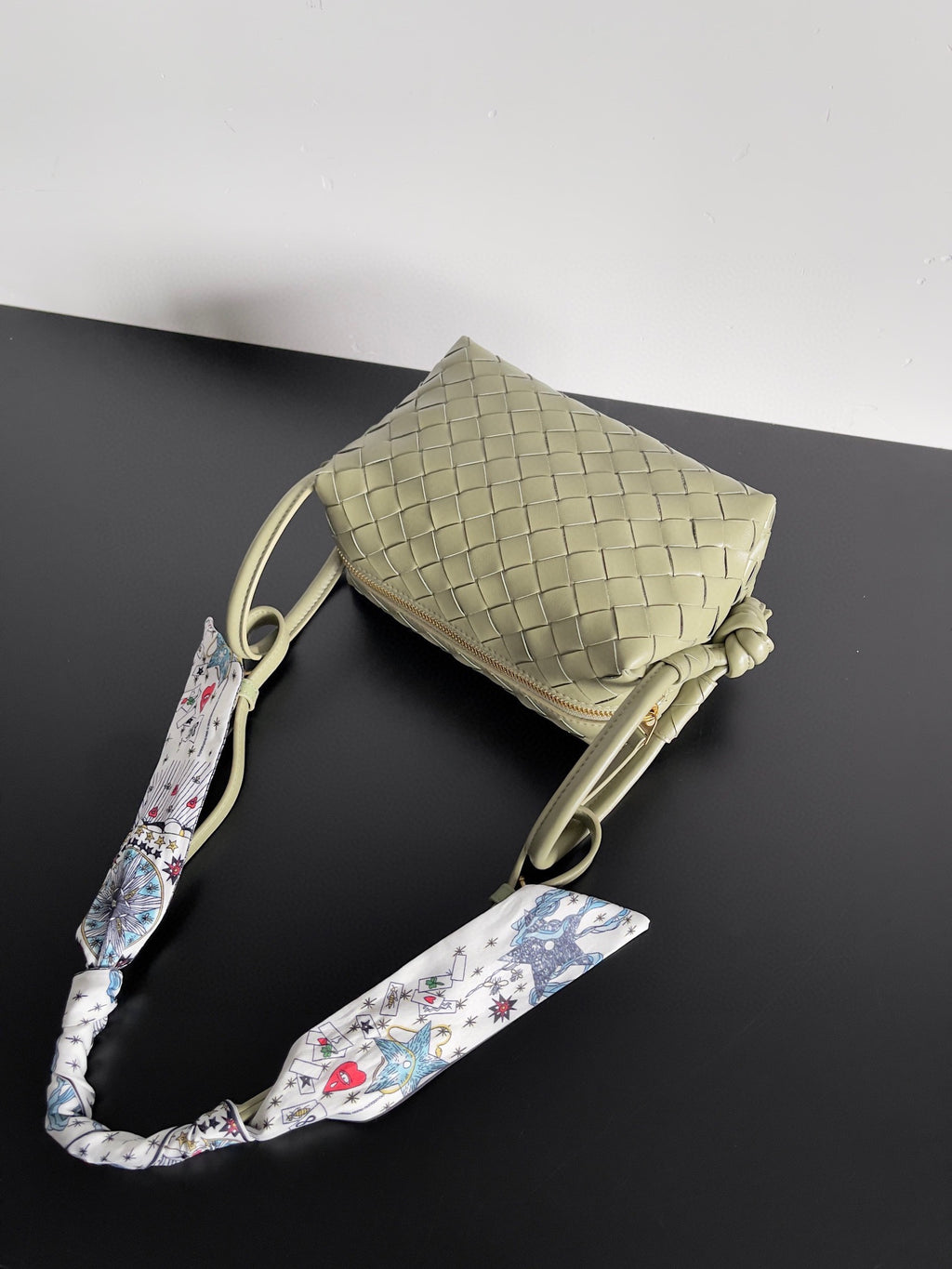 Bottega Veneta Black Designer Handbag Edition 841 - detail image 7
