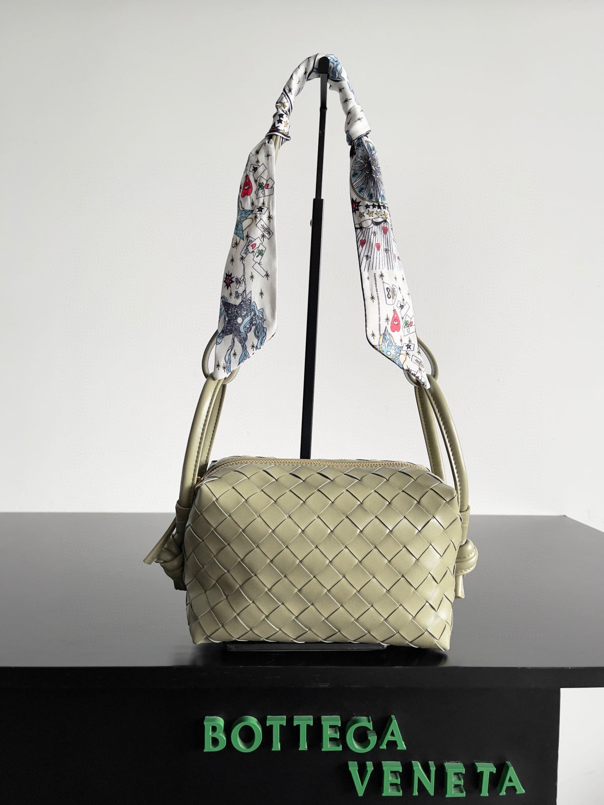 Bottega Veneta Black Designer Handbag Edition 841 - detail image 5