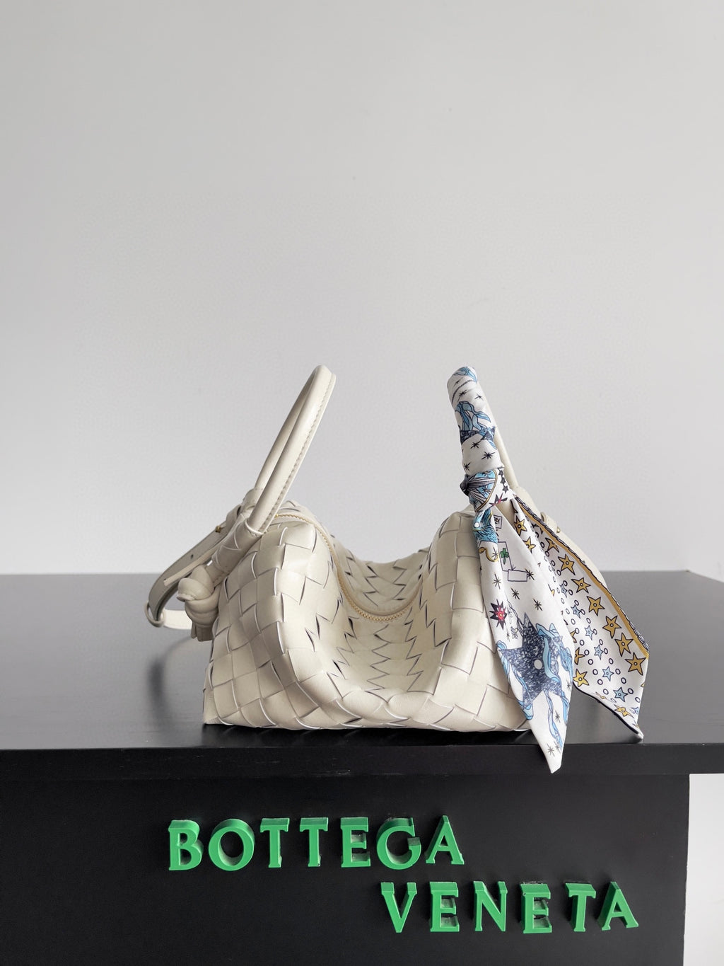 Bottega Veneta Black Designer Handbag Edition 839