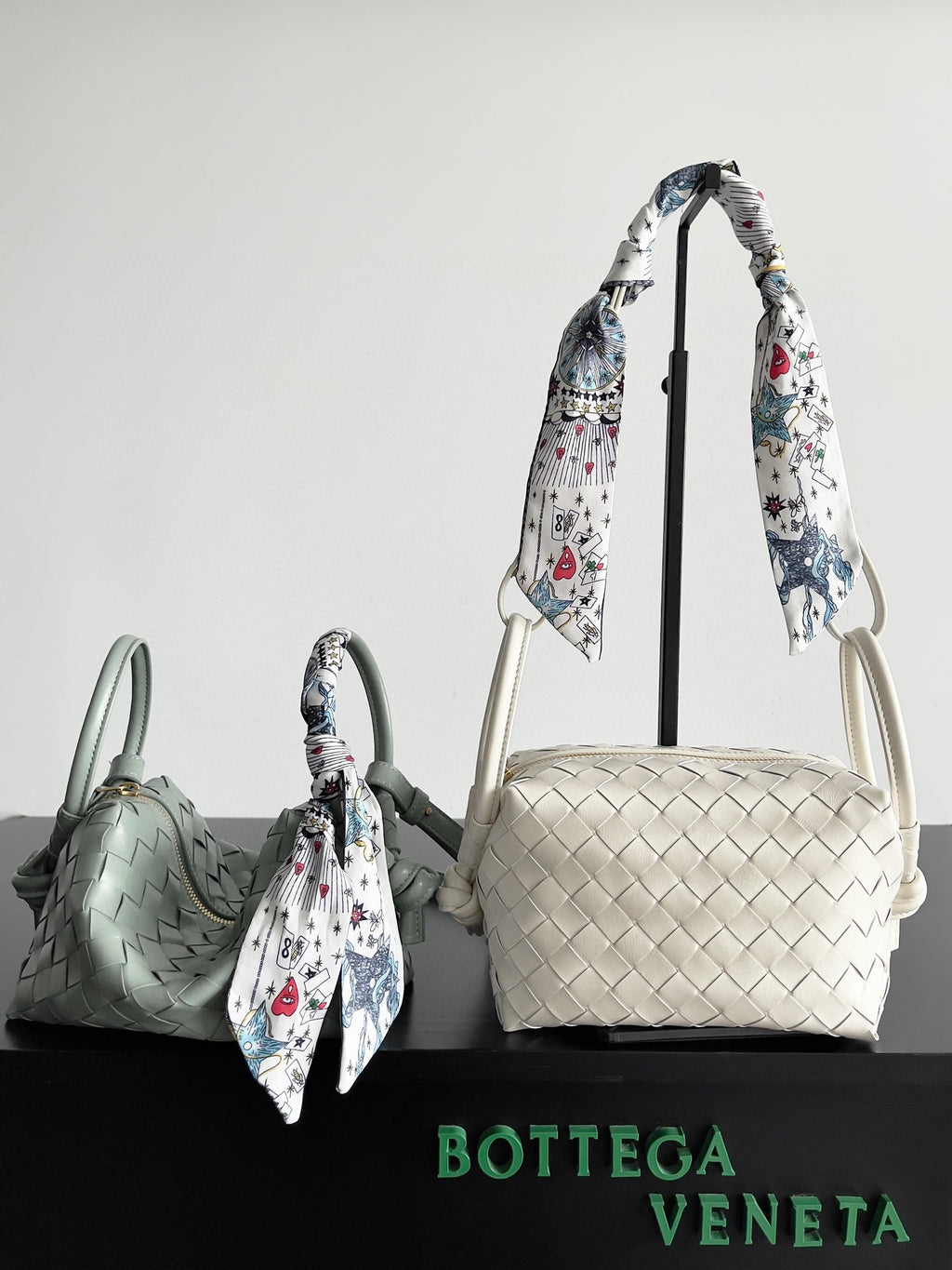Bottega Veneta Black Designer Handbag Edition 839 - detail image 5