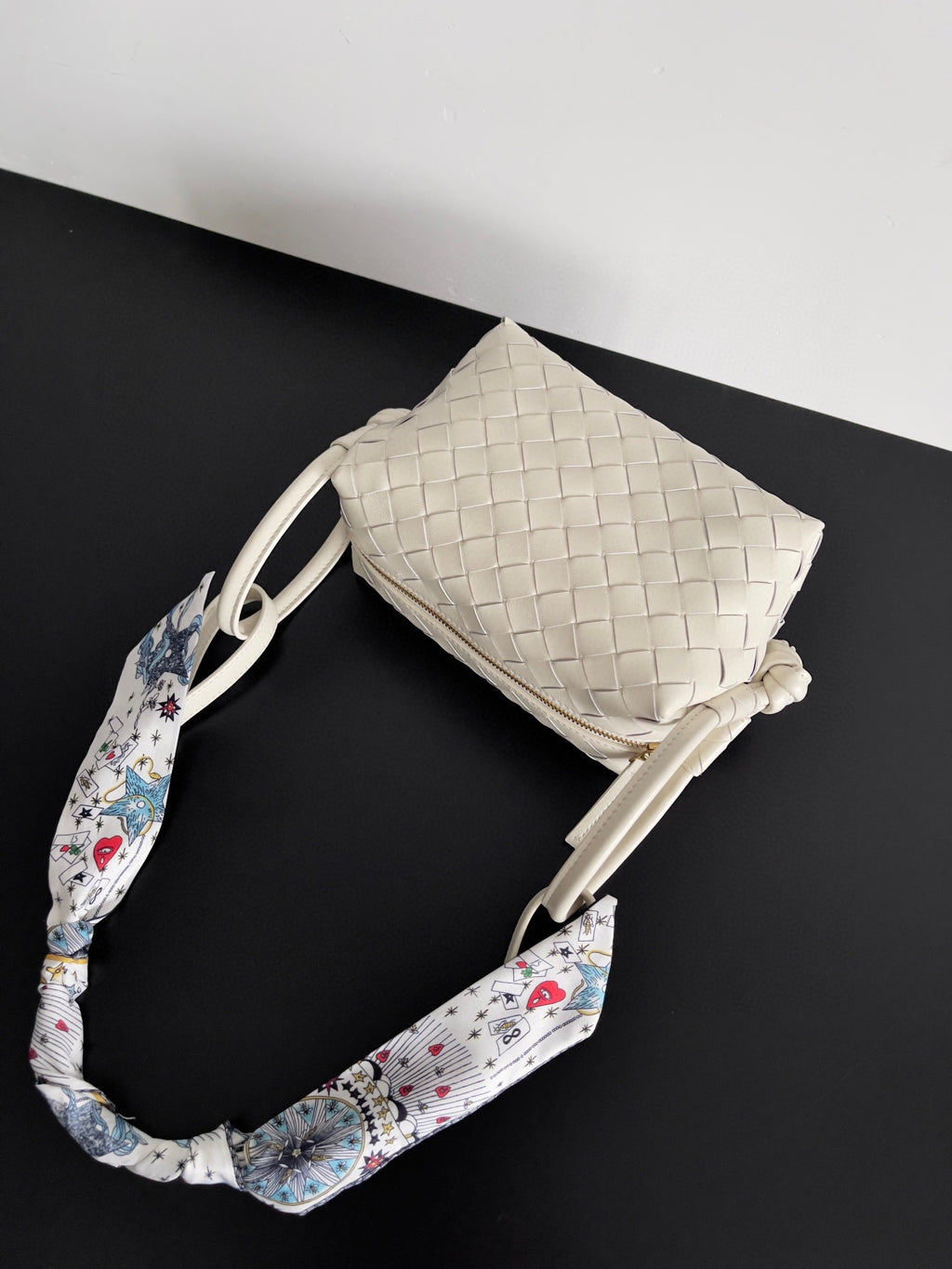 Bottega Veneta Black Designer Handbag Edition 839 - detail image 4