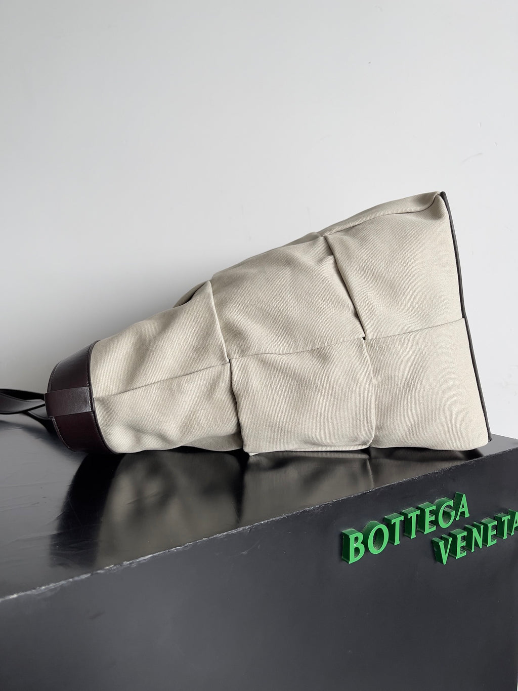Bottega Veneta 787419 Brown & Ivory Tote Bag - detail image 2