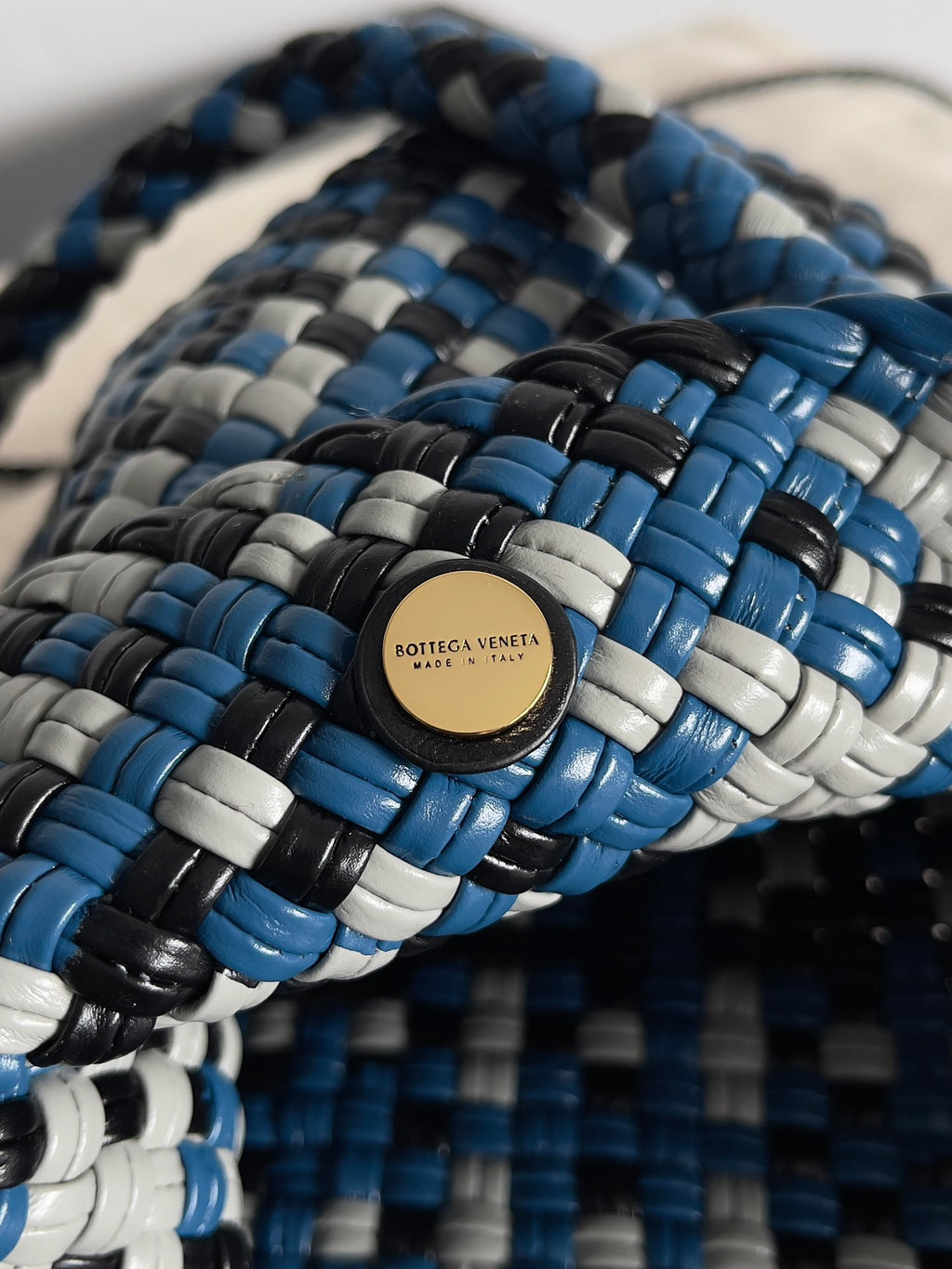 Bottega Veneta Black Designer Handbag Edition 1007 - detail image 7