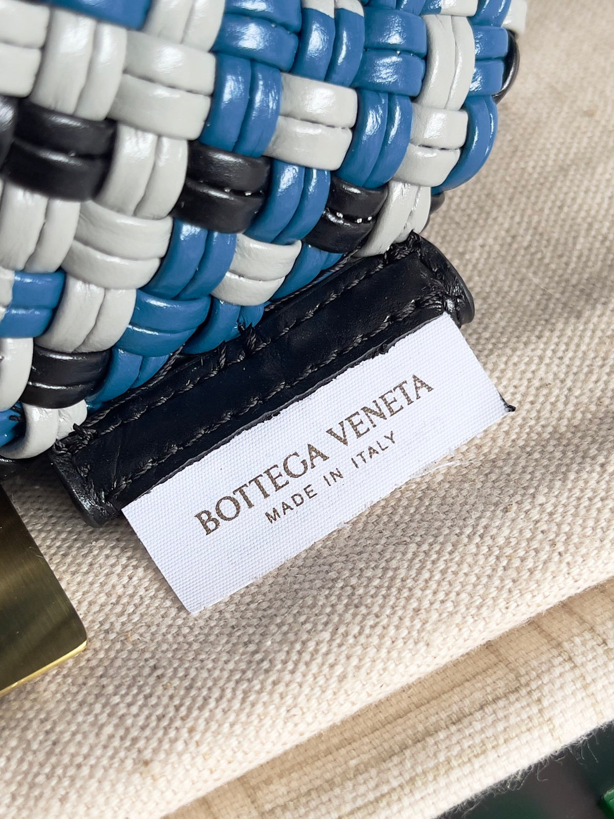 Bottega Veneta Black Designer Handbag Edition 1007 - detail image 8
