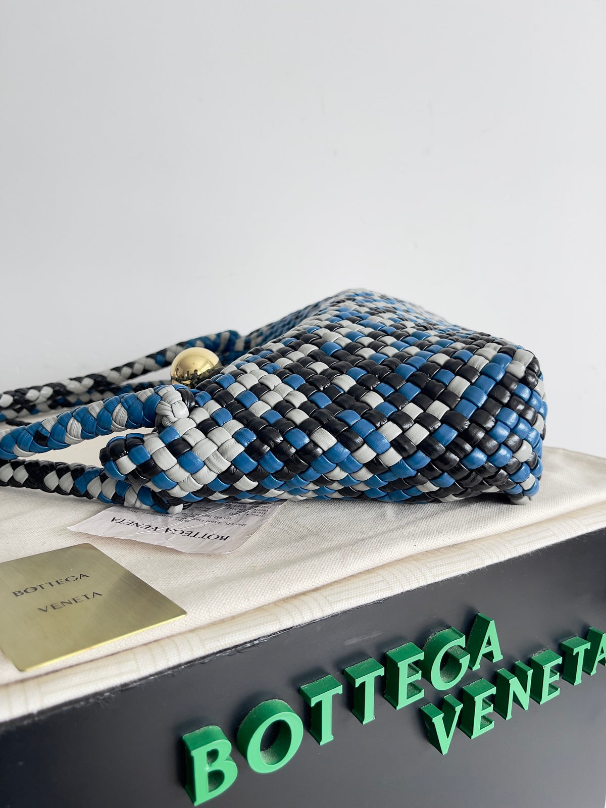 Bottega Veneta Black Designer Handbag Edition 1007 - detail image 2
