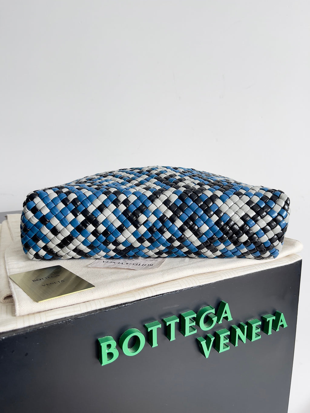 Bottega Veneta Black Designer Handbag Edition 1007 - detail image 4
