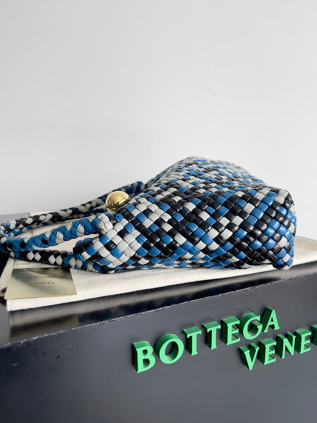 Bottega Veneta 716974 Black Designer Handbag Edition 5 - detail image 2