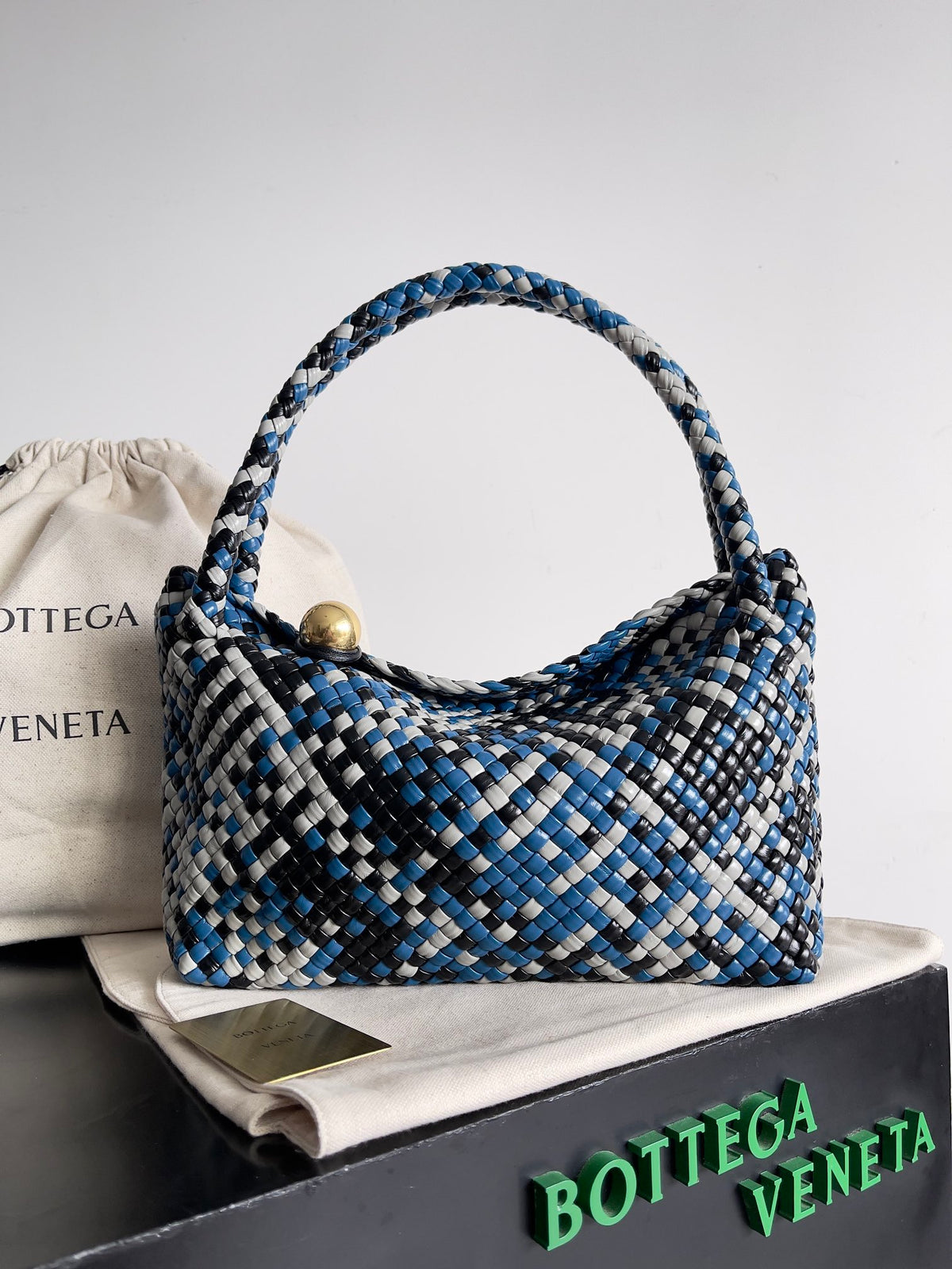 Bottega Veneta 716974 Black Designer Handbag Edition 5