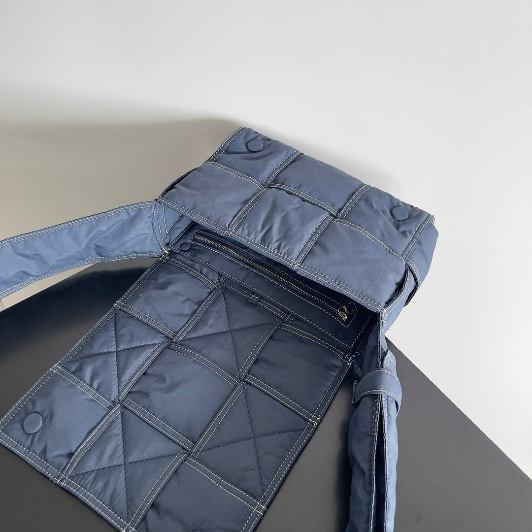 Bottega Veneta 795675 Blue Designer Handbag - detail image 5