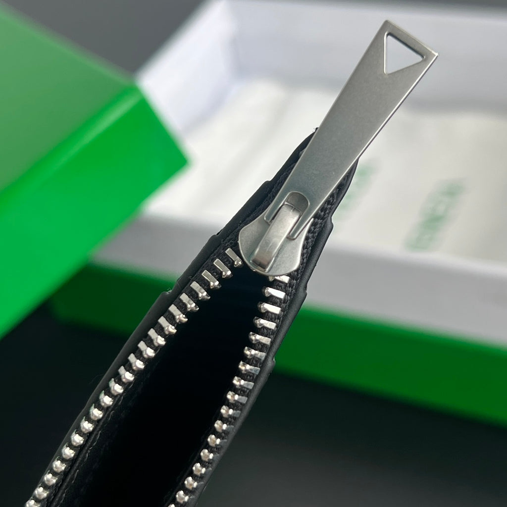 Bottega Veneta 11.5X.7.5 Black & Green Card Holder Edition 5 - detail image 7