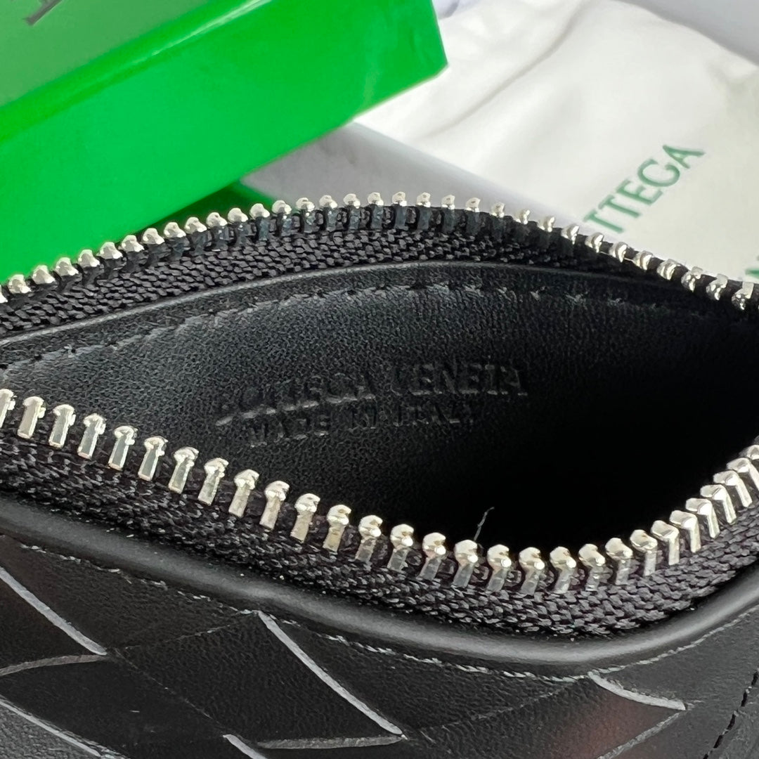 Bottega Veneta 11.5X.7.5 Black & Green Card Holder Edition 5 - detail image 8
