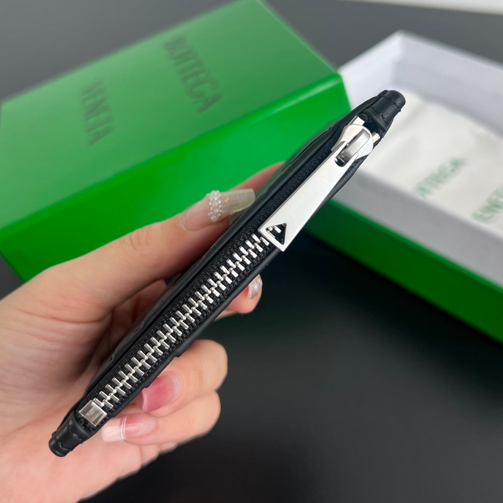 Bottega Veneta 11.5X.7.5 Black & Green Card Holder Edition 5 - detail image 3