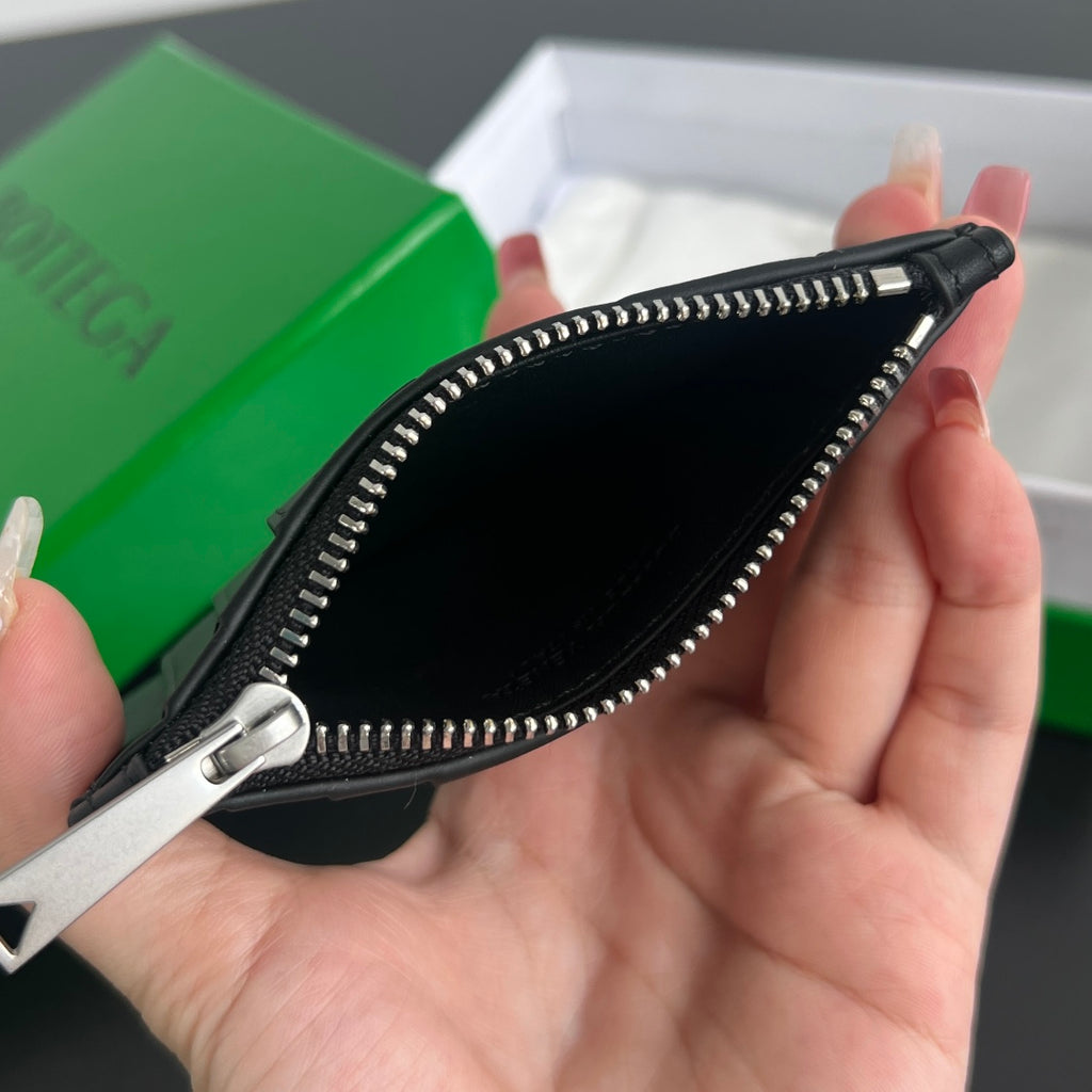 Bottega Veneta 11.5X.7.5 Black & Green Card Holder Edition 5 - detail image 5