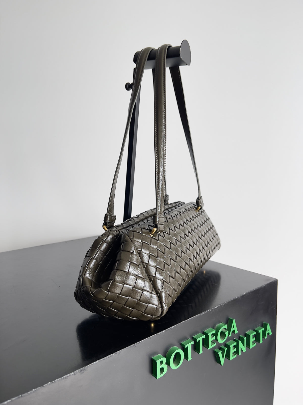 Bottega Veneta 796258 Black Designer Handbag Edition 3 - detail image 2