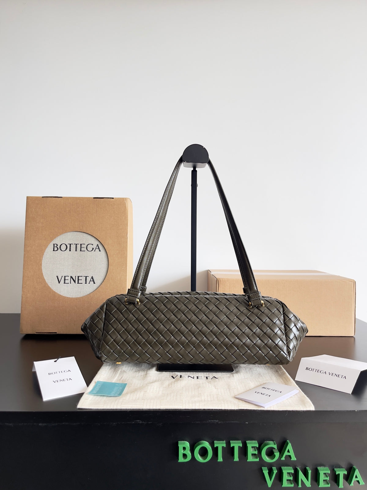 Bottega Veneta Black Designer Handbag Edition 902