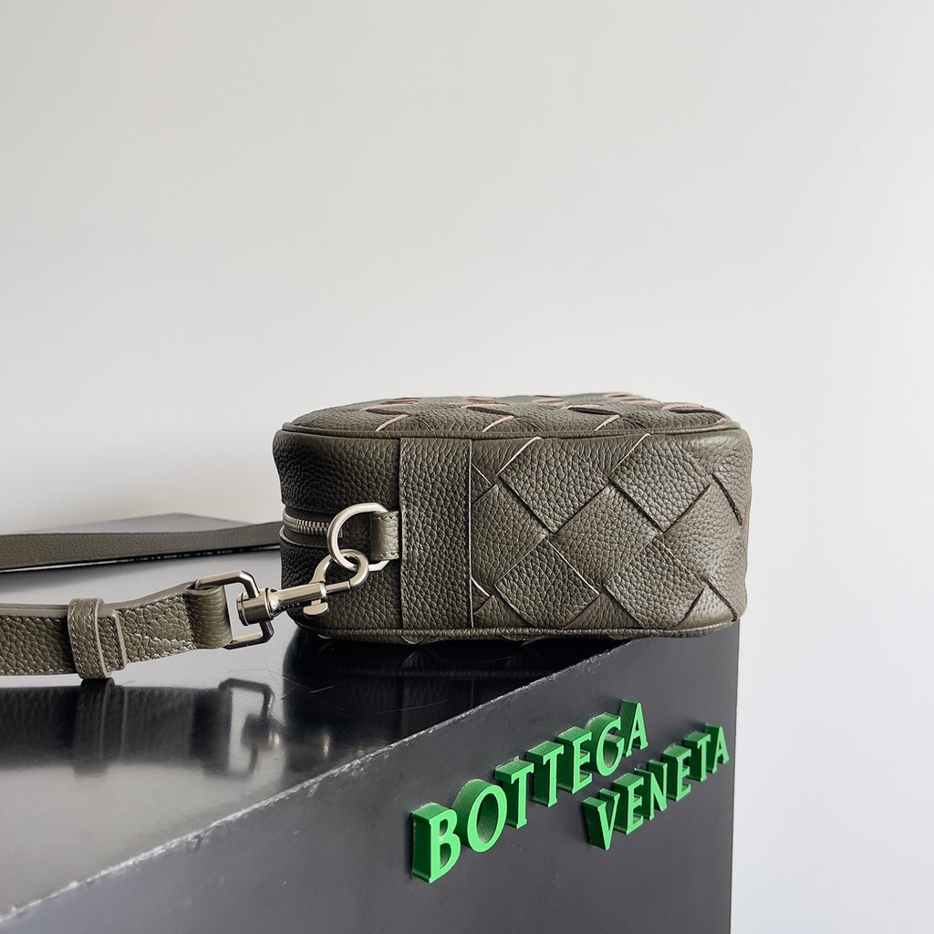 Bottega Veneta 755925 Black Designer Handbag Edition 2 - detail image 2