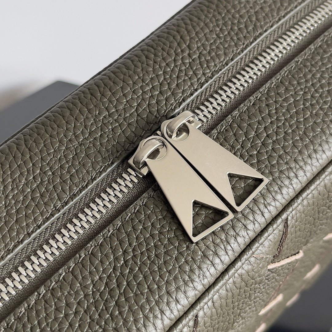 Bottega Veneta 755925 Black Designer Handbag Edition 2 - detail image 6