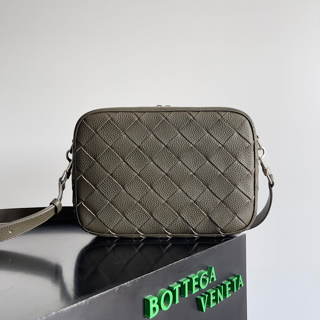 Bottega Veneta 755925 Black Designer Handbag Edition 2