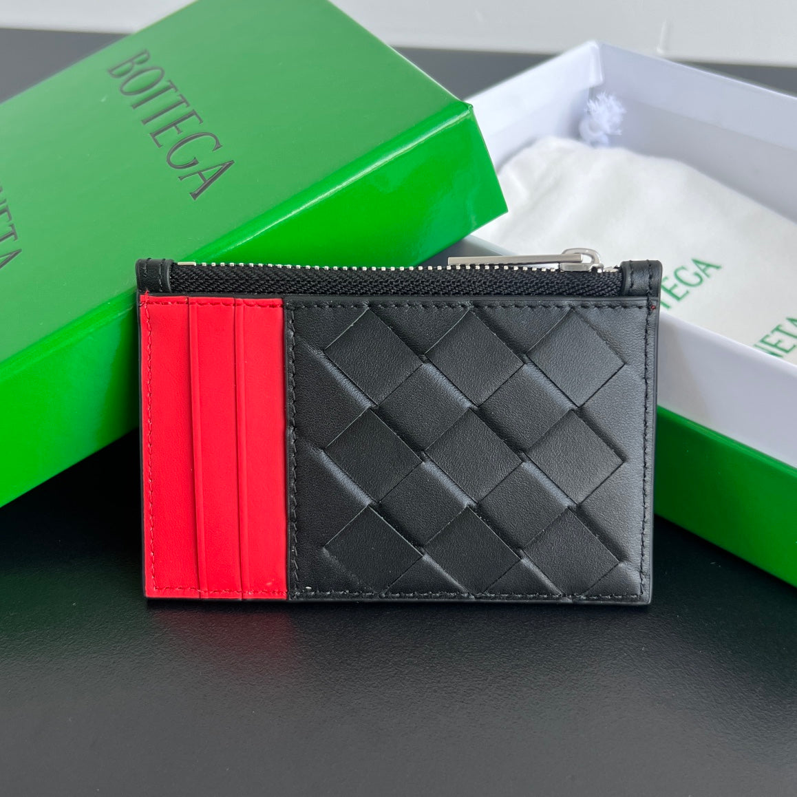 Bottega Veneta 11.5X.7.5 Black & Green Card Holder Edition 3 - detail image 2