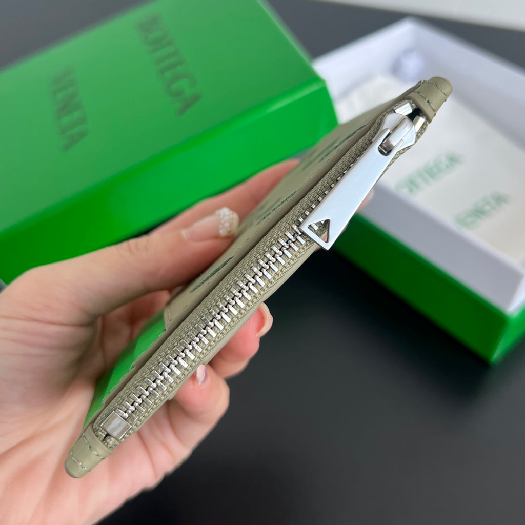 Bottega Veneta 11.5X.7.5 Green Card Holder Edition 2 - detail image 3