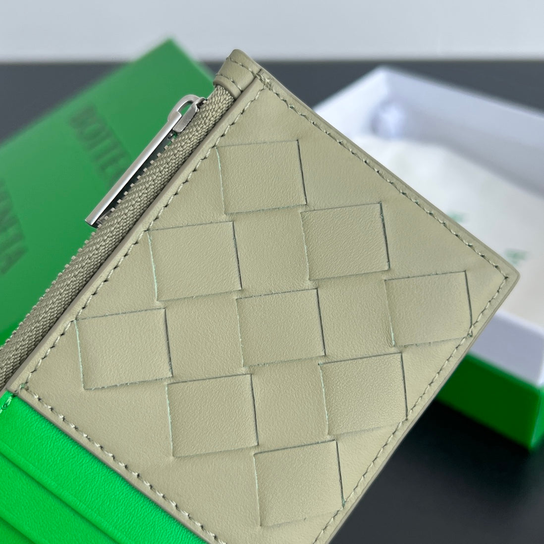 Bottega Veneta 11.5X.7.5 Green Card Holder Edition 2 - detail image 9