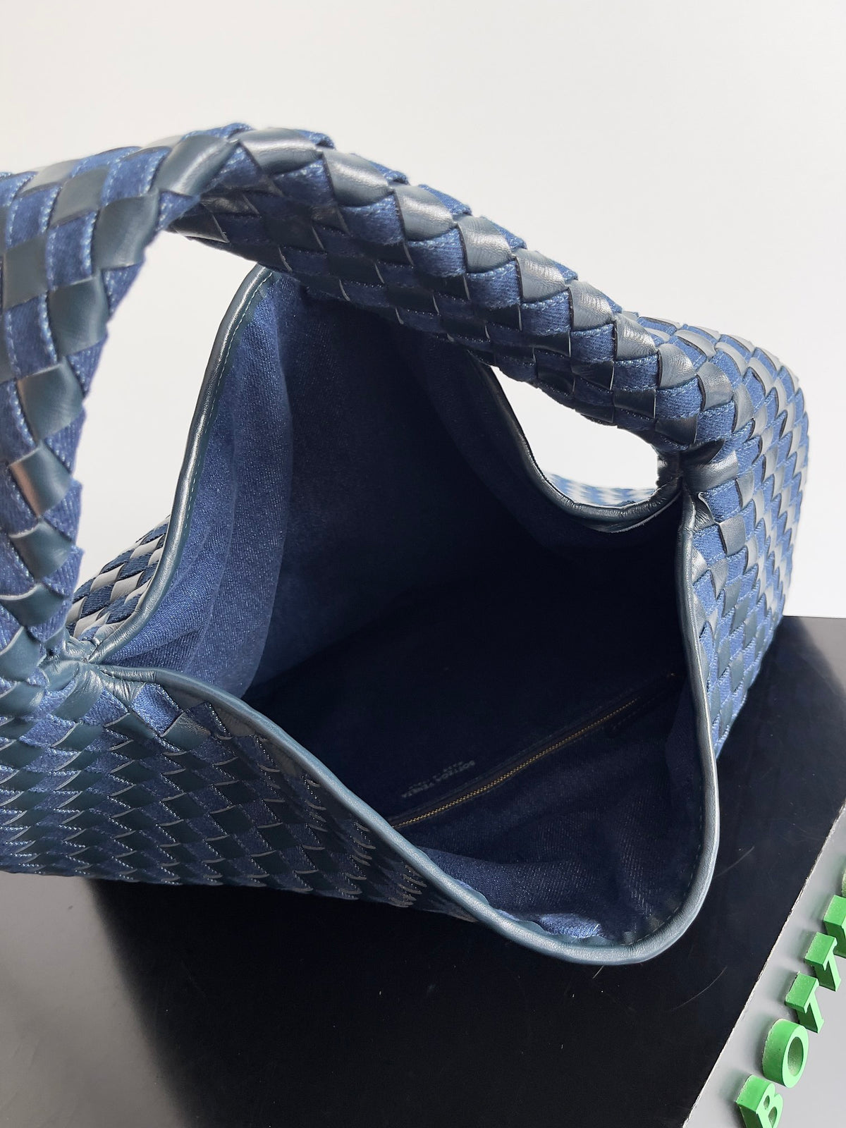 Bottega Veneta 795949 Black & Blue Designer Handbag - detail image 9