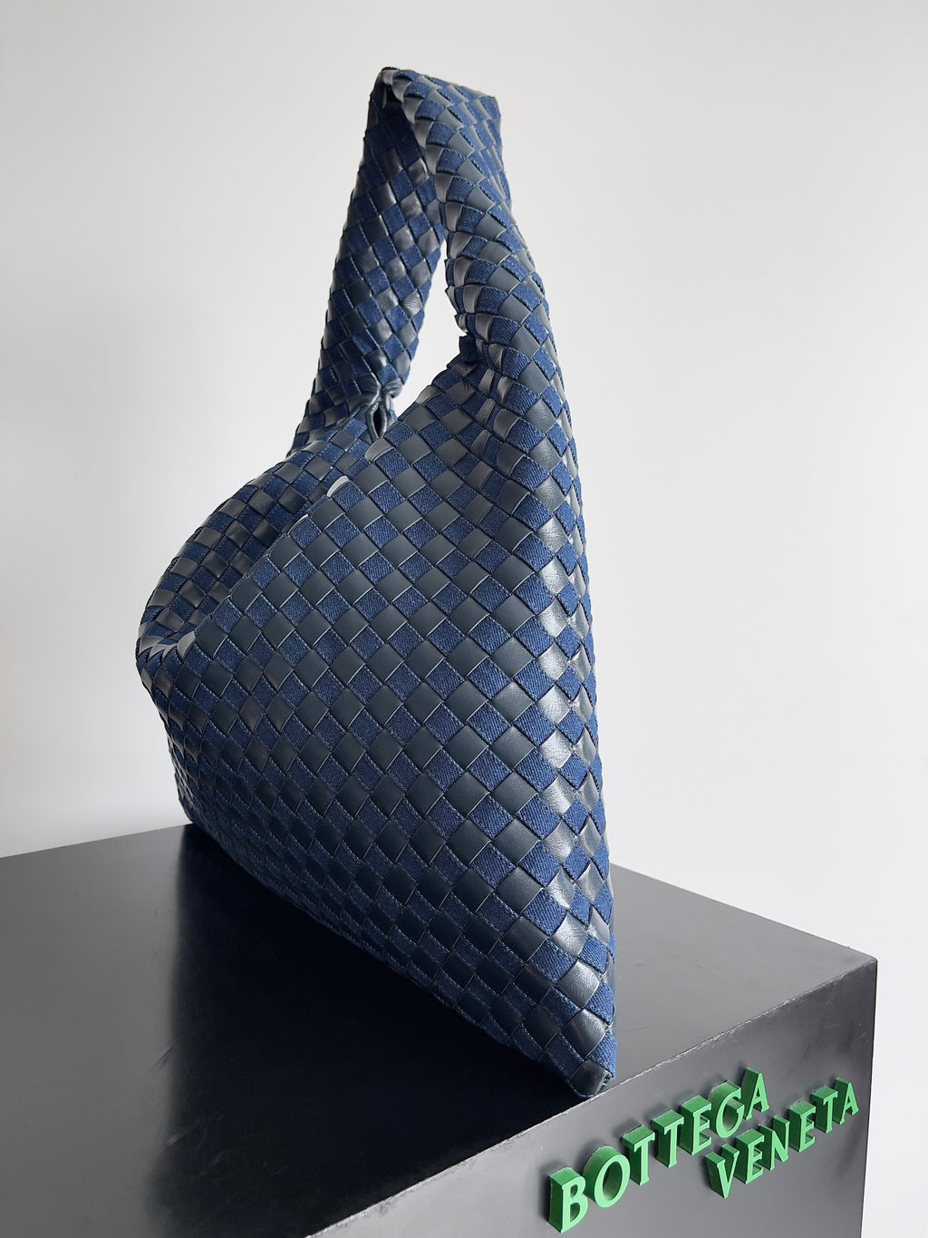 Bottega Veneta 795949 Black & Blue Designer Handbag - detail image 2