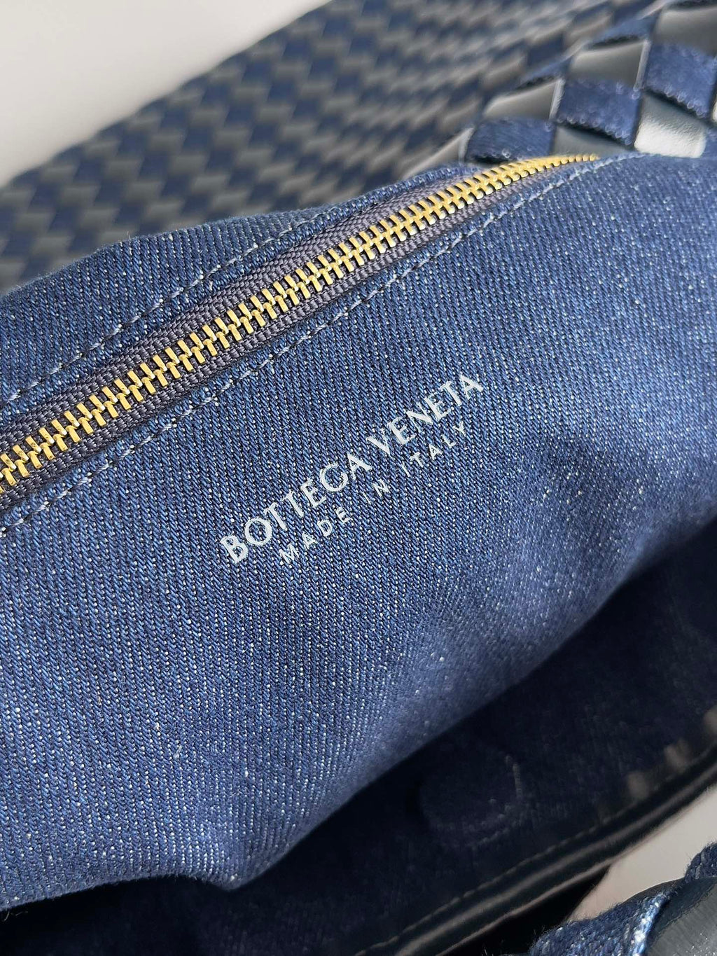 Bottega Veneta 795949 Black & Blue Designer Handbag - detail image 7