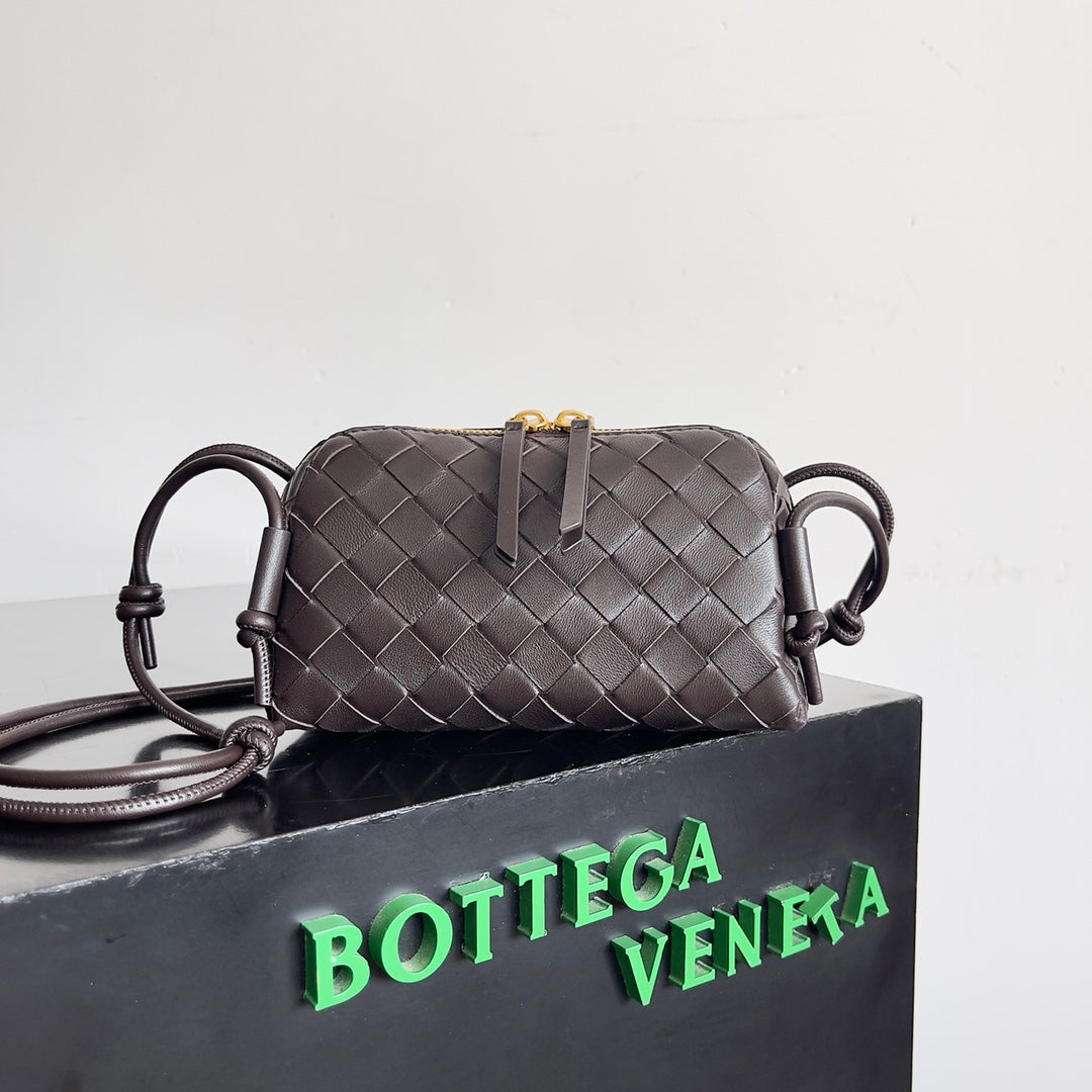 Bottega Veneta 794258 Black Pouch Bag Edition 9