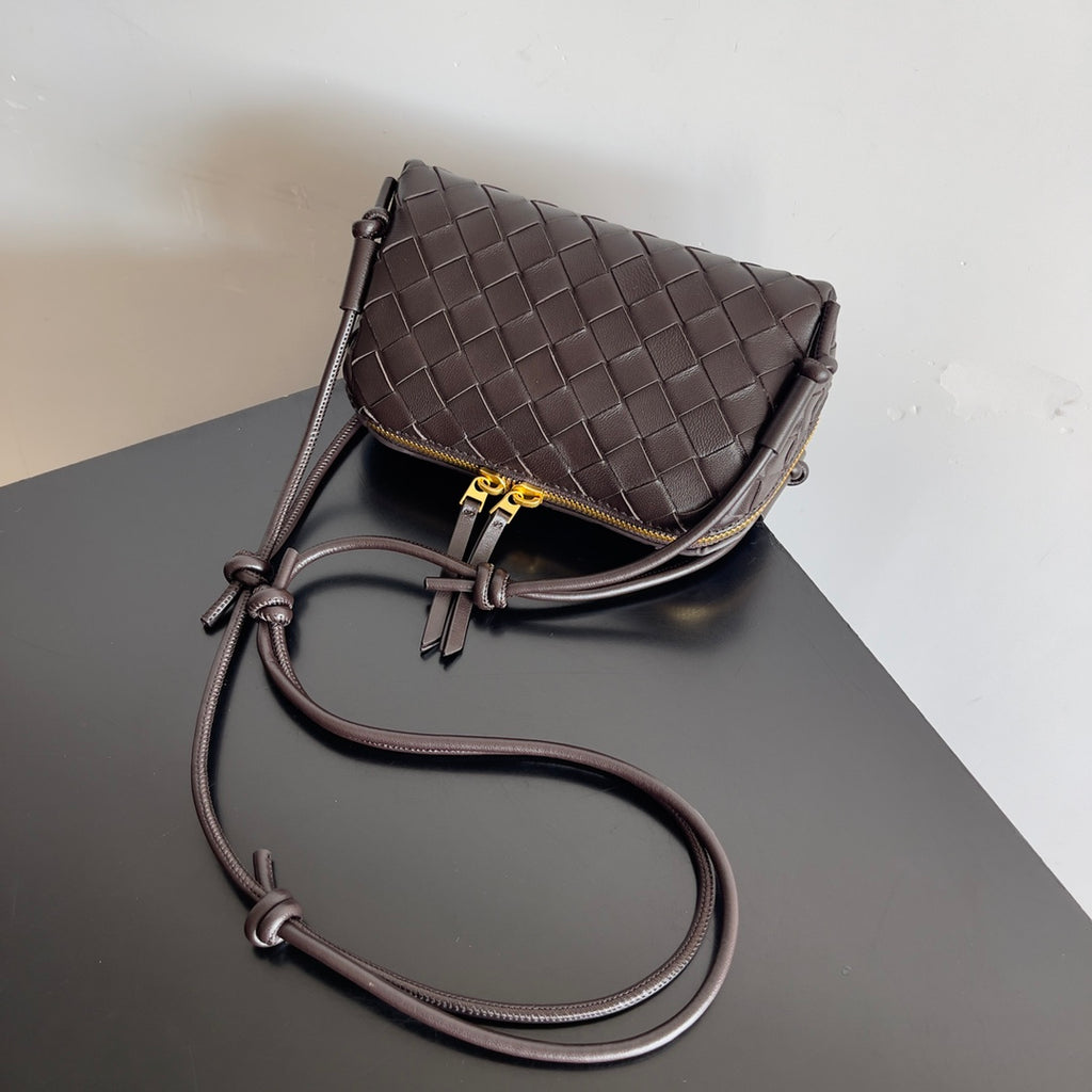 Bottega Veneta 794258 Black Pouch Bag Edition 9 - detail image 6