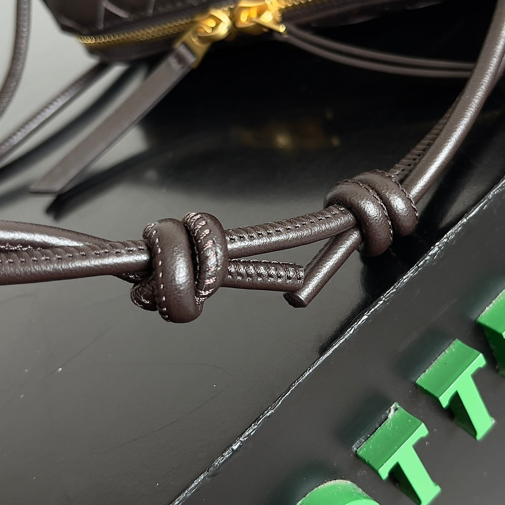 Bottega Veneta 794258 Black Pouch Bag Edition 9 - detail image 5